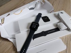 Apple Watch 6 Space Grey Aluminium 44mm záruka do 27/03/2023
