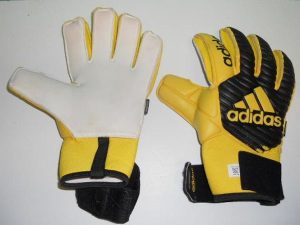 Predám futbalové rukavice ADIDAS FINGERSAVE