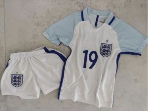 Anglický futbalovy dres vel. 104-110-116