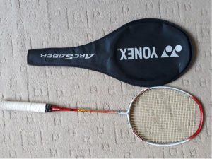 Predám bedmintonovú raketu značky YONEX