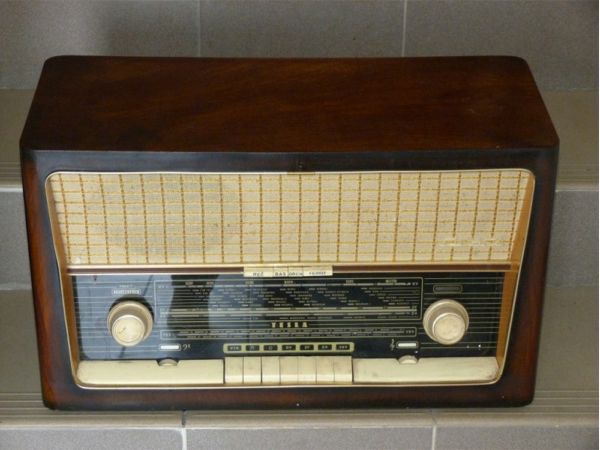 Starožitné drevené rádio Tesla ECHO