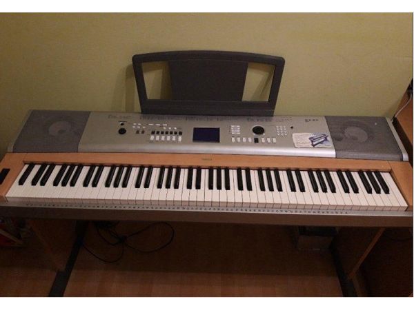 Digitálny klavír Yamaha dgx 630 + stojan + adaptér