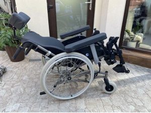 Polohovací invalidný vozík s vyšším štandardom