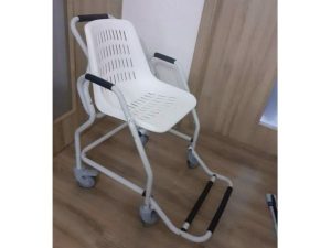 Predám - Mobilná sprchovacia stolička