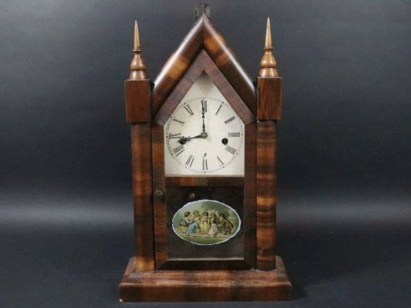Predám funkčné komodové hodiny Waterbury clock Co.