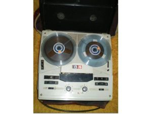 Starožitný kotúčový magnetofon B-4