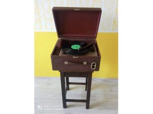 Supraphon GE4 starožitný kufríkový gramofón