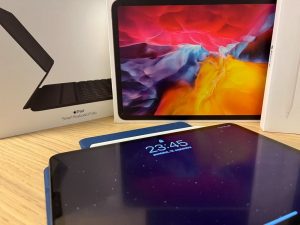 iPad Pro 2020 + Apple Pencil + Smart Keyboard