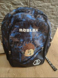 Batoh ROBLOX s USB nabíjaním