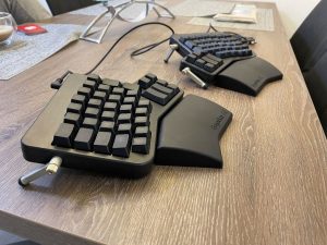 Special mechanical keyboard ErgoDox EZ