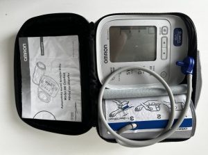 OMRON M6 COMFORT digital arm blood pressure monitor