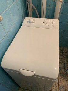 Zanussi ZWP580 top-loading automatic washing machine