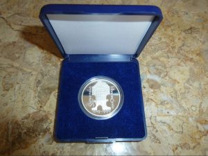  Predám striebornú mincu 200 SK 1999 Slovenská filh 