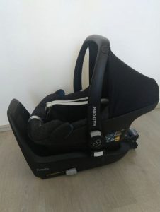 Maxi Cosi car seat and isofix base