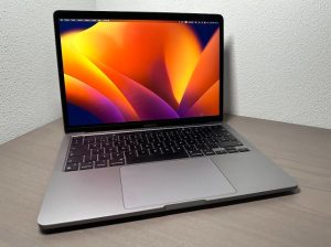 Predám MacBook Pro 13“ 2020 M1 256 GB 8GB RAM