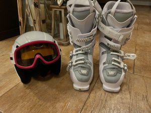 SET ski boots + helmet