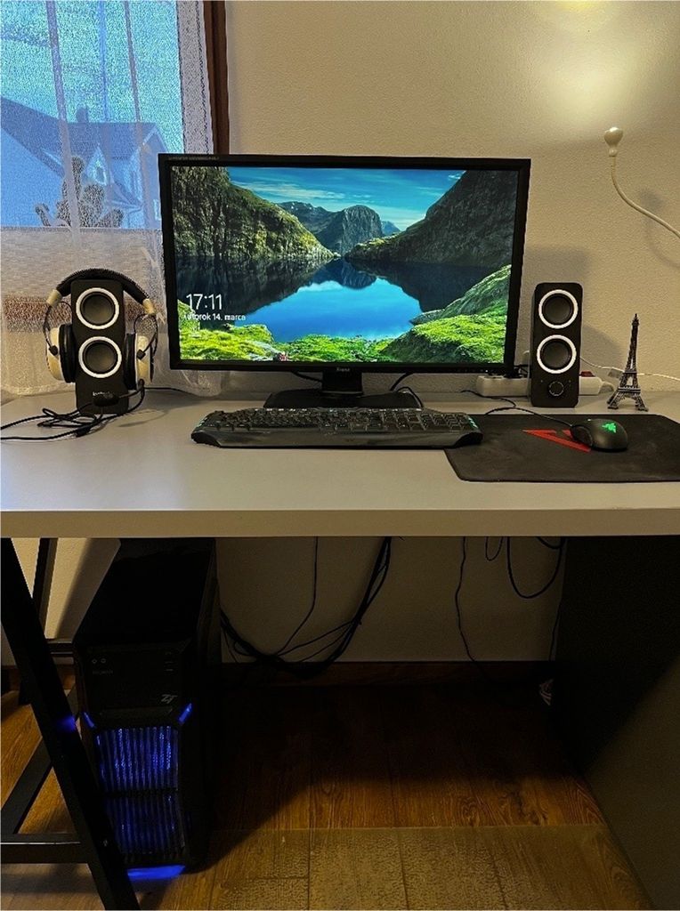 Powerful PC + 28' 4k gaming Monitor + accessories