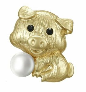 Golden Piggy and the Perl Brooch