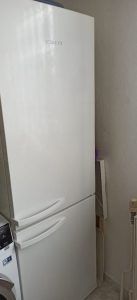 I am selling a reliable, fully functional refrigerator