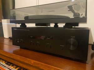 Amplifier Yamaha A-S201 with professional cables