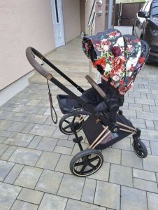 I am selling a cybex pram directly