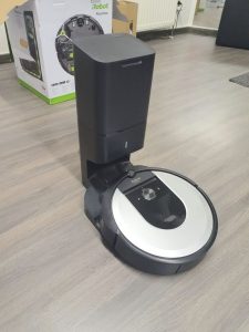 Robot i7+ roomba vacuum cleaner