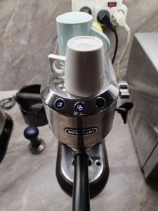 Delonghi dedica ec 685 pakovy coffee maker + grinder