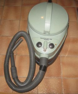 I am selling a multi-purpose vacuum cleaner PHILIPS Triathlon-1400