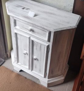 Oak chest of drawers