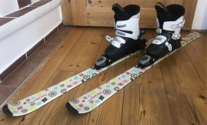 Skis 130 cm and ski boots 296 mm