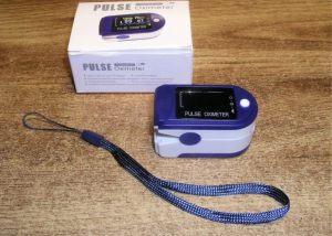 Finger digital pulse oximeter, saturation meter