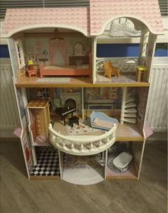 House for dolls - Barbie.