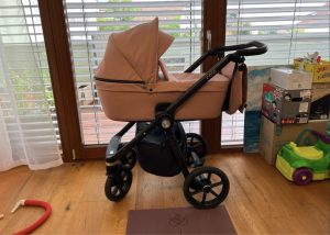 I am selling a luxurious ROAN COSS 2-combination stroller