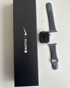 Apple Watch 7, 45 mm, cellular (black, aluminum)