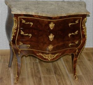 Castle dresser with marble - decorated with bronze