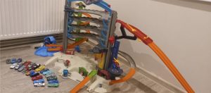 Hot Wheels garage