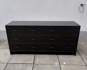 I am selling a chest of drawers with 6 drawers
