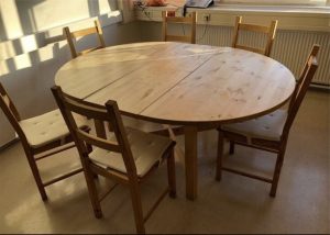 Wooden dining table (extendable) + 6 chairs