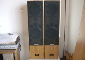 I am selling a rare column speaker PIONEER CS-J825Q