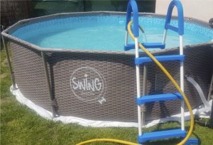 I am selling a 305 cm rattan swing pool