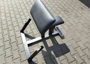 Strength bench, adjustable seat