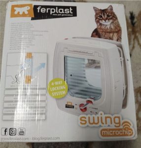 Cat flap with microchip