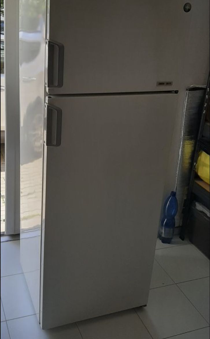 ZANUSSI refrigerator with freezer