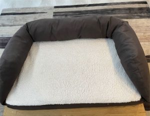 Square brown orthopedic dog bed (Zooplus)