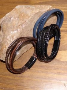 Leather men's bracelet in several colors, with magnetic closure, 21 cm