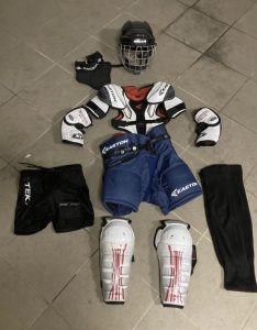 Children's (100-120cm) ice hockey with hockey equipment
