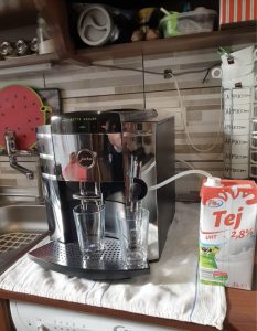 Jura Impressa f9 chrome coffee machine with Cappuccino head for sale