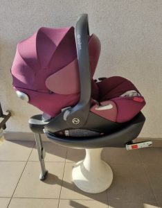 Cybex Platinum Cloud Q carrier and isofix base