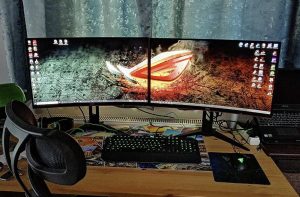 Double 27'' curved monitor with console (2 X AOC C27G1 144Hz + console)