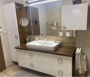 Complete bathroom furniture